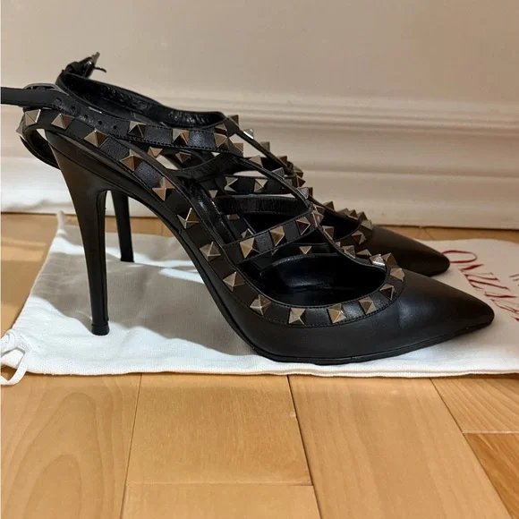 Valentino Garavani Black Studded Heels - Picture 4 of 5